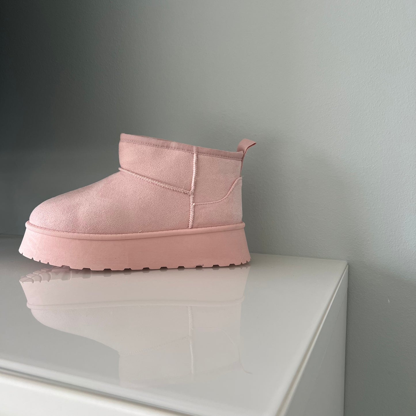 Botitas marca Rosa palo calidad premium con pelo interior para el frío