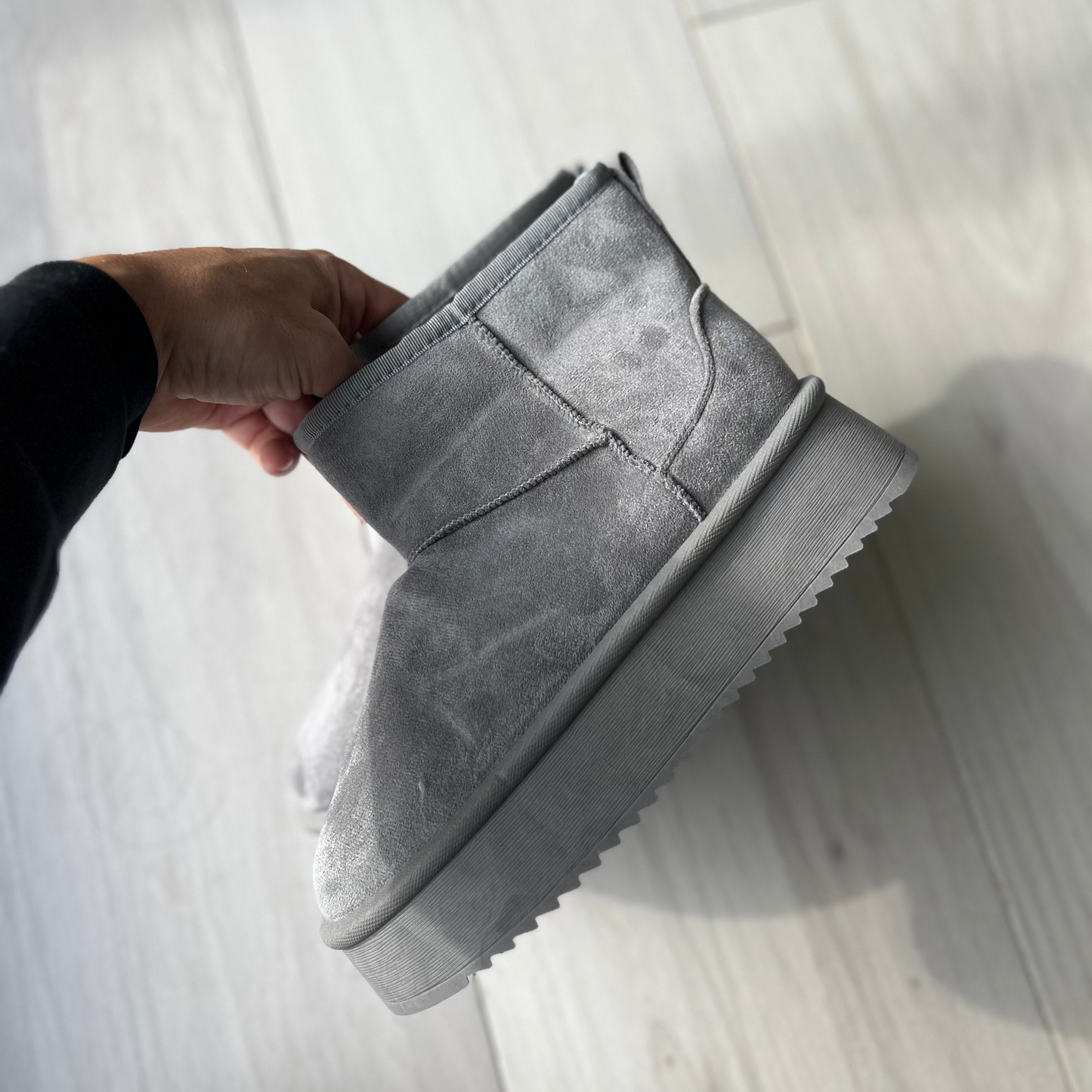 Botitas marca Gris calidad premium con pelo interior para el frío