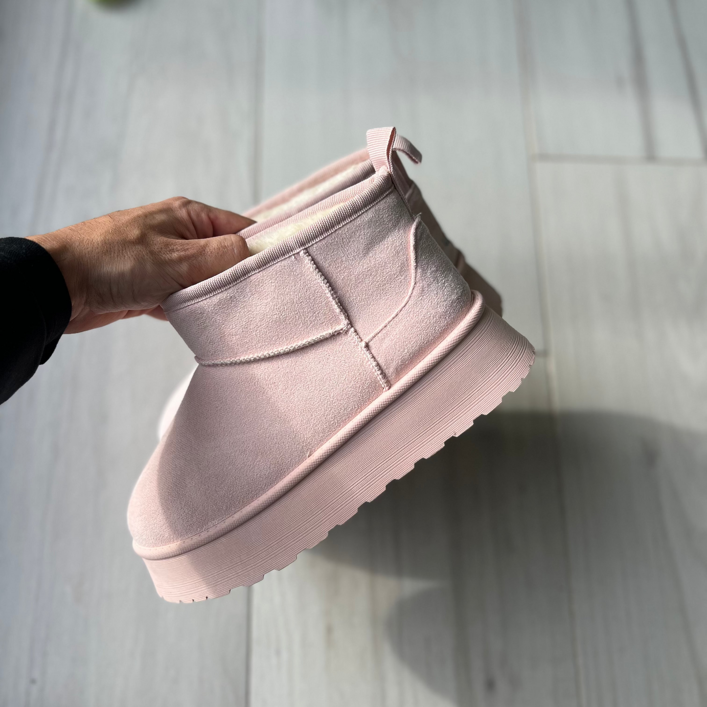Botitas marca Rosa palo calidad premium con pelo interior para el frío