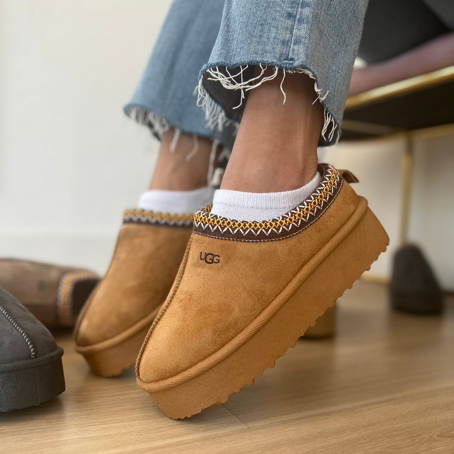 Zuecos tendencia con pelo interior UGG (Varios colores) hay Camel 36 y 38