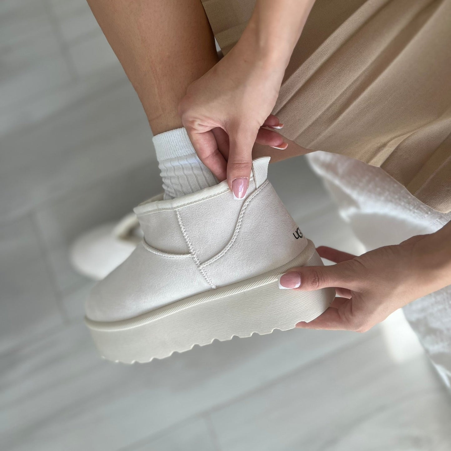 Botitas marca Beige Claro calidad premium con pelo interior para el frío