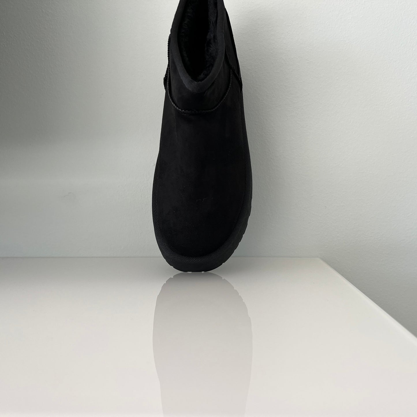 Botitas marca Negras calidad premium con pelo interior para el frío