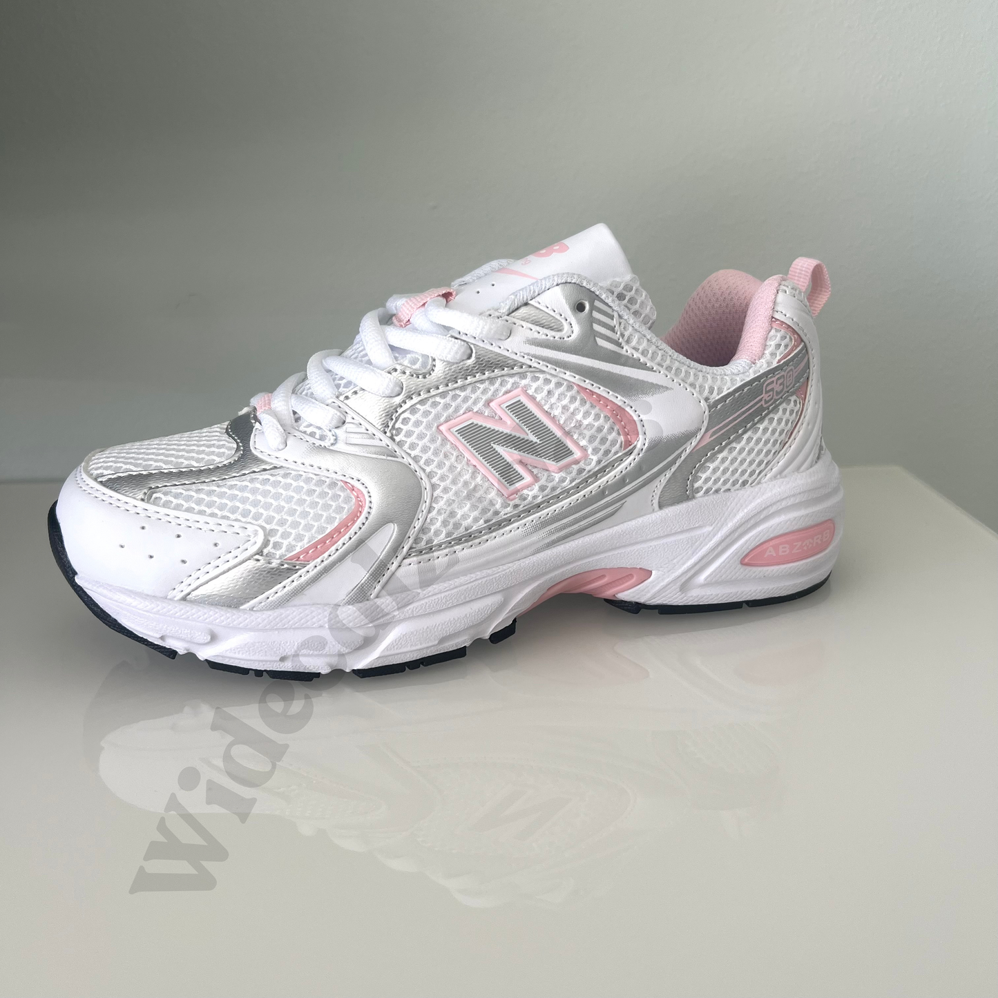 Zapatillas para niñas premium modelo 530 blanca con detalles rosa tallas 30-35